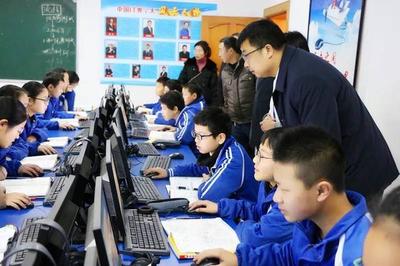 智慧課堂引領(lǐng)教學變革 廣元市教育信息化推進會走進嘉陵一中